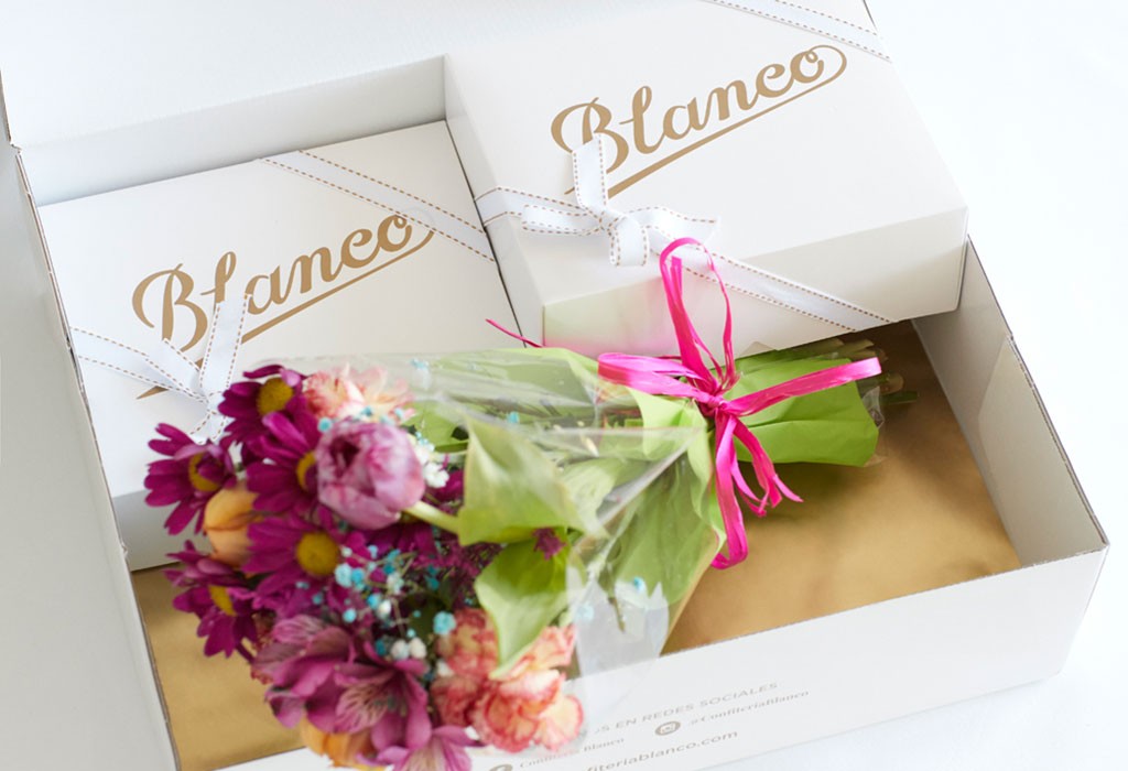 Caja Hojaldre con Flores 2