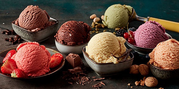 Completa este verano tus momentos dulces con una bola de tu helado preferido